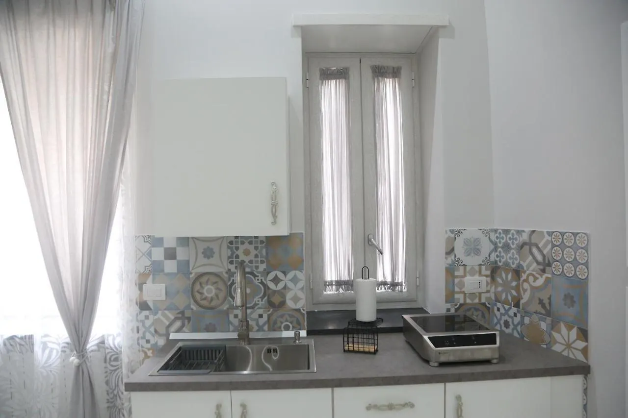 Opera Home Napoli 0*,